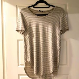 Carly jean basic tshirt